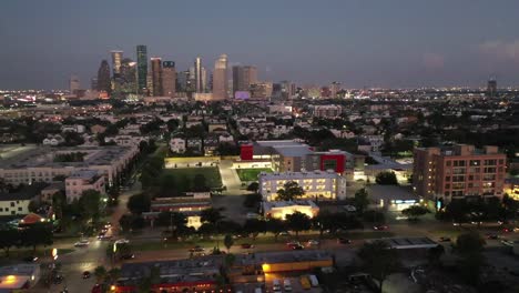 Aéreas-del-centro-de-Houston,-Texas-en-la-noche