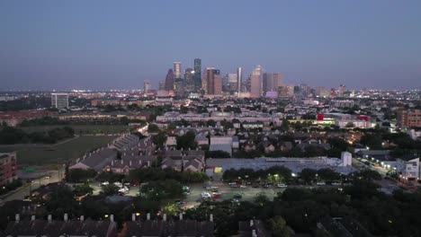 Aéreas-del-centro-de-Houston,-Texas-en-la-noche