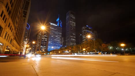 Tiempo-de-lapso-del-centro-de-Chicago-en-la-noche