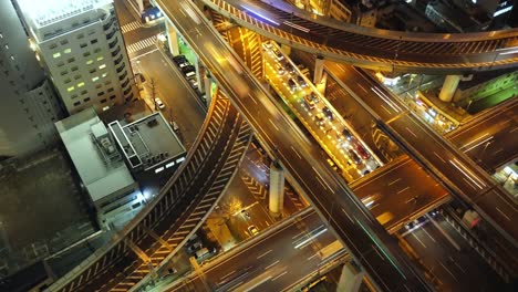 4K.-Lapso-de-tiempo-tráfico-de-lapso-de-tiempo-de-la-autovía,-autopista-y-carretera-en-Osaka-Japón