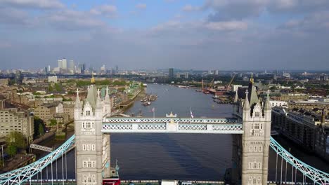 Impresionante-vista-aérea-de-la-Tower-bridge-en-Londres