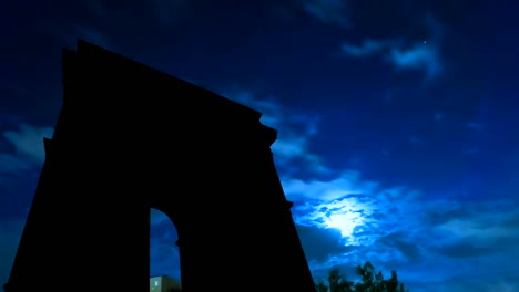 Arc-De-Triomphe-Nachthimmel-und-Mond