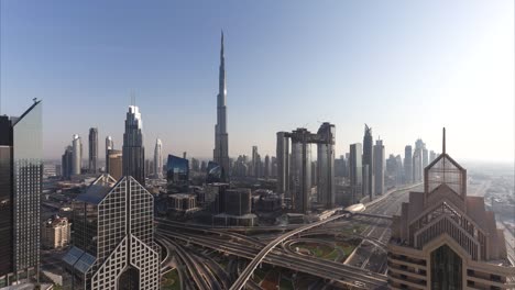 4-K-Zeitraffer---Luftbild-von-modernen-Wolkenkratzern-und-Stadtbild-in-Dubai.UAE