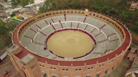 Sobrevolando-la-famosa-Plaza-de-Toros-de-Santamaría-en-Bogotá-Colombia