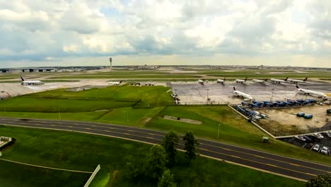 Airplane-Time-Lapse-Airport-Wide