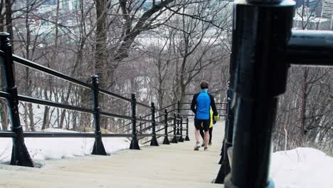 Trail-Läufer-training-in-der-Stadt