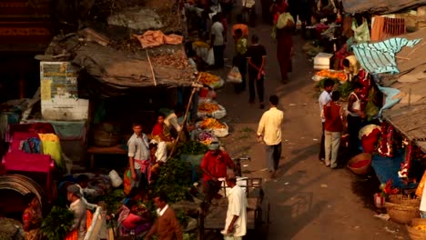 Street-Scene-in-Kolkata-(Calcutta),-India:-Flower-Market