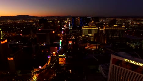 Vista-aérea-de-un-paisaje-de-la-ciudad-de-Las-Vegas-Strip,-el-amanecer