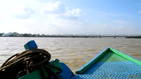 Viaje-en-barco-en-Ganges