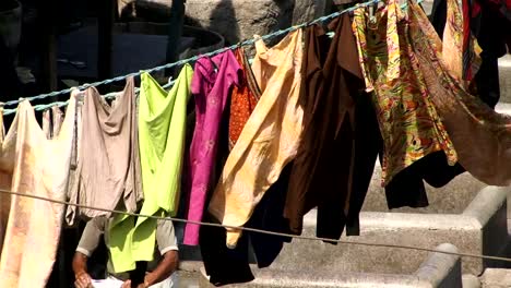 Washing-hanging-to-dry-in-Mumbai-India