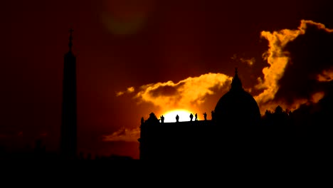 Italien-Vatikanstadt-Piazza-San-Pietro-Sonnenuntergang