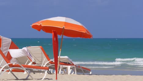 Estados-Unidos-día-de-verano-Miami-Sur-Playa-sombrilla-composición-4-K