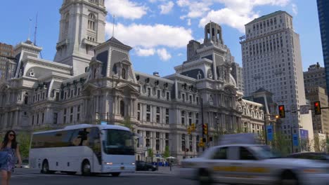 Vereinigte-Staaten-Sommertag-Philadelphia-Stadt-Halle-Platz-Verkehr-4-k,-Pennsylvania