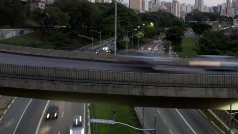 Time-lapse-Traffic-Sao-Paulo-close-up-zoom-out