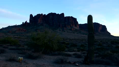 Time-lapse-of-Superstition-Mountains-in-Arizona