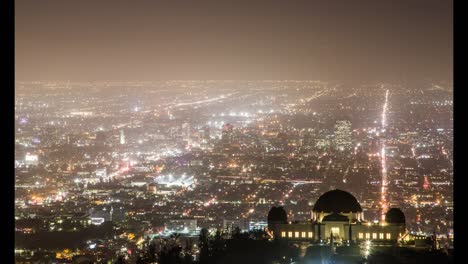 Parque-y-observatorio-Griffith-y-largo-de-las-calles-de-la-ciudad-de-Los-Ángeles-por-la-noche-:-Lapso-de-tiempo