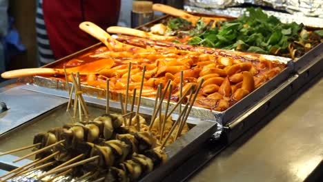 Seoul,-Korea-street-food-stall,-tteokbokki,-fish-hotdog,-soondae-and-other-food-on-stick