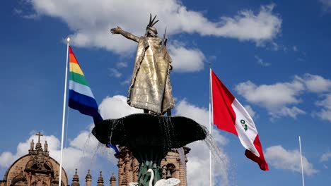 Manco-Capac-Wasser-Brunnen-goldene-Statue-in-Cusco,-Peru