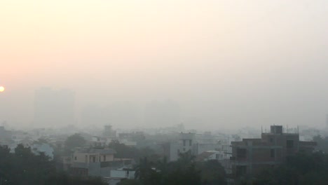 Amanecer-de-niebla-y-niebla-por-la-mañana