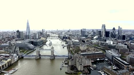 Vista-aérea-emblemáticos-monumentos-históricos-y-paisaje-urbano-de-Londres-4K-UHD