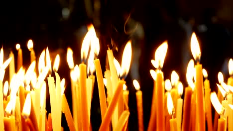 Quema-de-velas-en-la-iglesia-del-Santo-Sepulcro