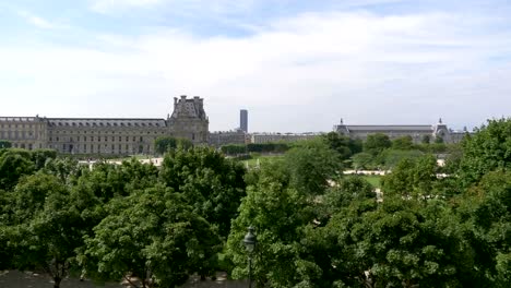 Luftaufnahme-auf-die-Tuilerien-in-Paris-in-4-k-Zeitlupe