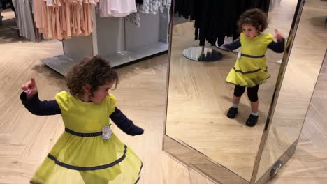 Cinemagraph-of-a-little-girl-dancing-in-front-of-a-mirror