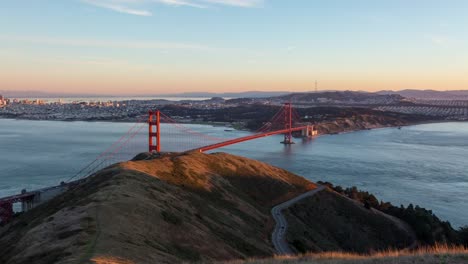 Puente-Golden-Gate-y-la-bahía-de-San-Francisco-área-día-Timelapse-atardecer-noche