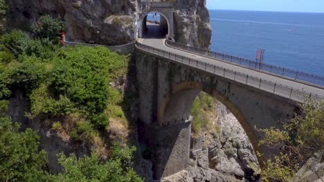 Strasse-der-Amalfiküste,-Italien