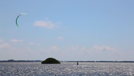 Kiteboarding-in-Tampa-Bay-off-St-Petersburg-Florida-Skyway-Bridge