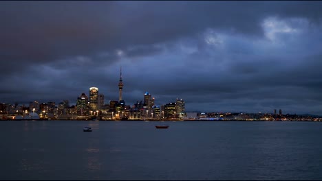 Nachtaufnahme-von-Auckland-in-Neuseeland