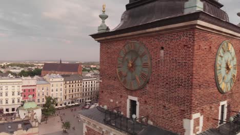 Imágenes-aéreas-del-casco-antiguo-de-Cracovia,-Polonia