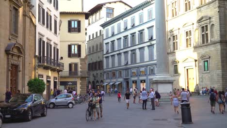 Florenz,-Toskana,-Italien.-Panoramablick-von-der-Tornabuoni-Straße