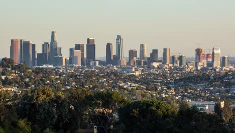 Die-Innenstadt-von-Los-Angeles-schöne-Skyline-Tag-zu-Nacht-Sonnenuntergang-Timelapse