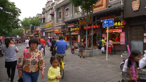 Tag-Zeit-Wuhan-Stadt-berühmten-walking-street-Panorama-4k-china