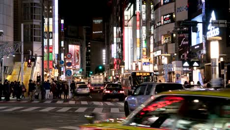 4-K-Zeitraffer:-Fußgänger-krähte-bei-Tokio-Shibuya-Crossing