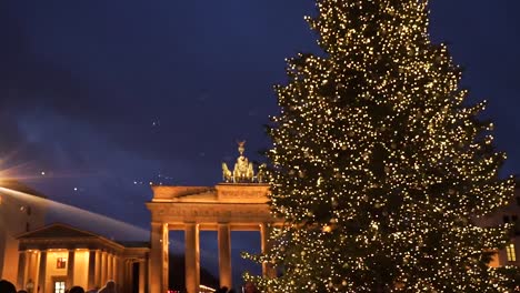 Bradenburg-Gate-with-Christmas-tree