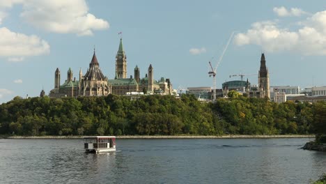 Parliament-Hill-in-Ottawa-Ontario-Kanada