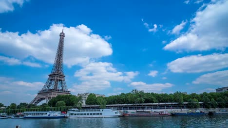 Eiffelturm-und-dem-Fluss-Seine