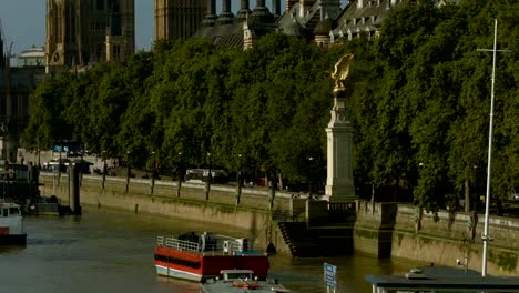 Royal-Air-Force-memorial-en-Victoria-Embankment-de-Londres.