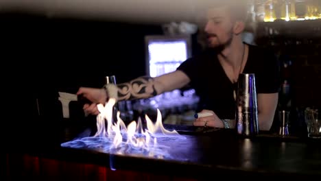 Barkeeper-Feuerwerk-bar