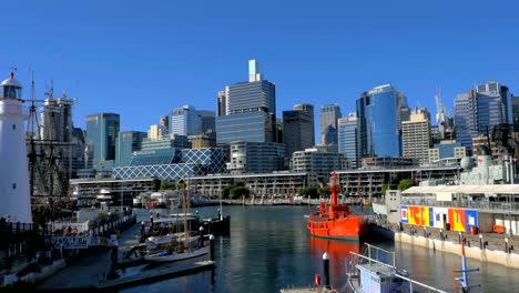 Panning-Schuss-von-Darling-Harbour,-Sydney-(4-k-UHD-zu/HD)