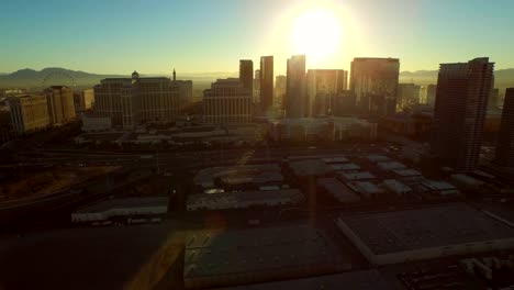 Vista-aérea-de-un-paisaje-de-la-ciudad-de-Las-Vegas-Strip,-Sunrise