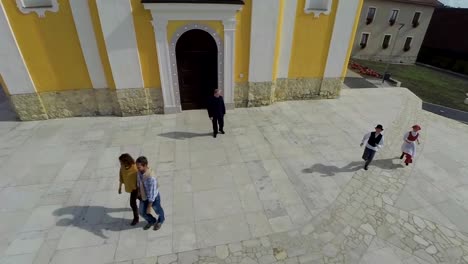 Say-goodbyes-to-the-priest-in-front-of-the-church