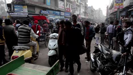 Indios-en-las-calles-de-Nueva-Delhi,-India