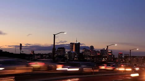 Pendler-Staus-Straße-in-der-Stadt-Nacht-Verkehr-Zeitraffer-Rush-Hour