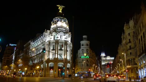 Spanien-gran-via-madrid-bei-Nacht-Metropole-hotel,-building-4-K