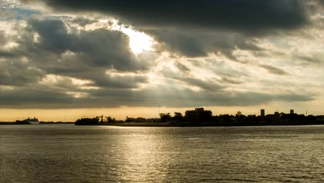 Río-Mississippi-amanecer-en-Nueva-Orleans,-Louisiana