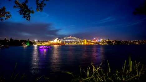 time-lapse-of-day-to-night-blue-hour-at-Sydney-Opera-House,-view-from-Royal-Botanic-Gardens.