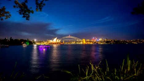 Zeitraffer-von-Tag-zu-Nacht-blaue-Stunde-in-Sydney-Oper-Haus,-Ansicht-von-Königliche-Botanische-Gärten.